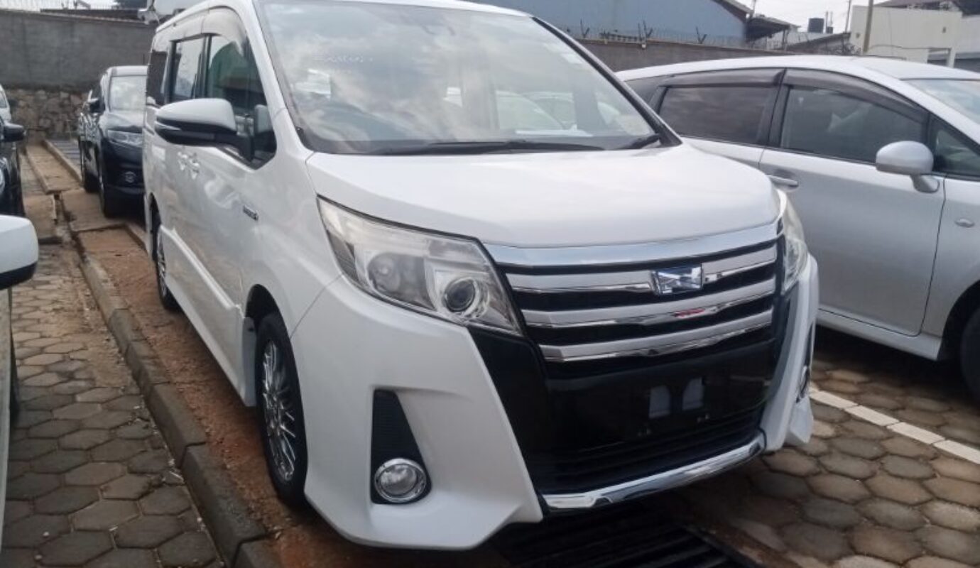Toyota Noah Hybrid