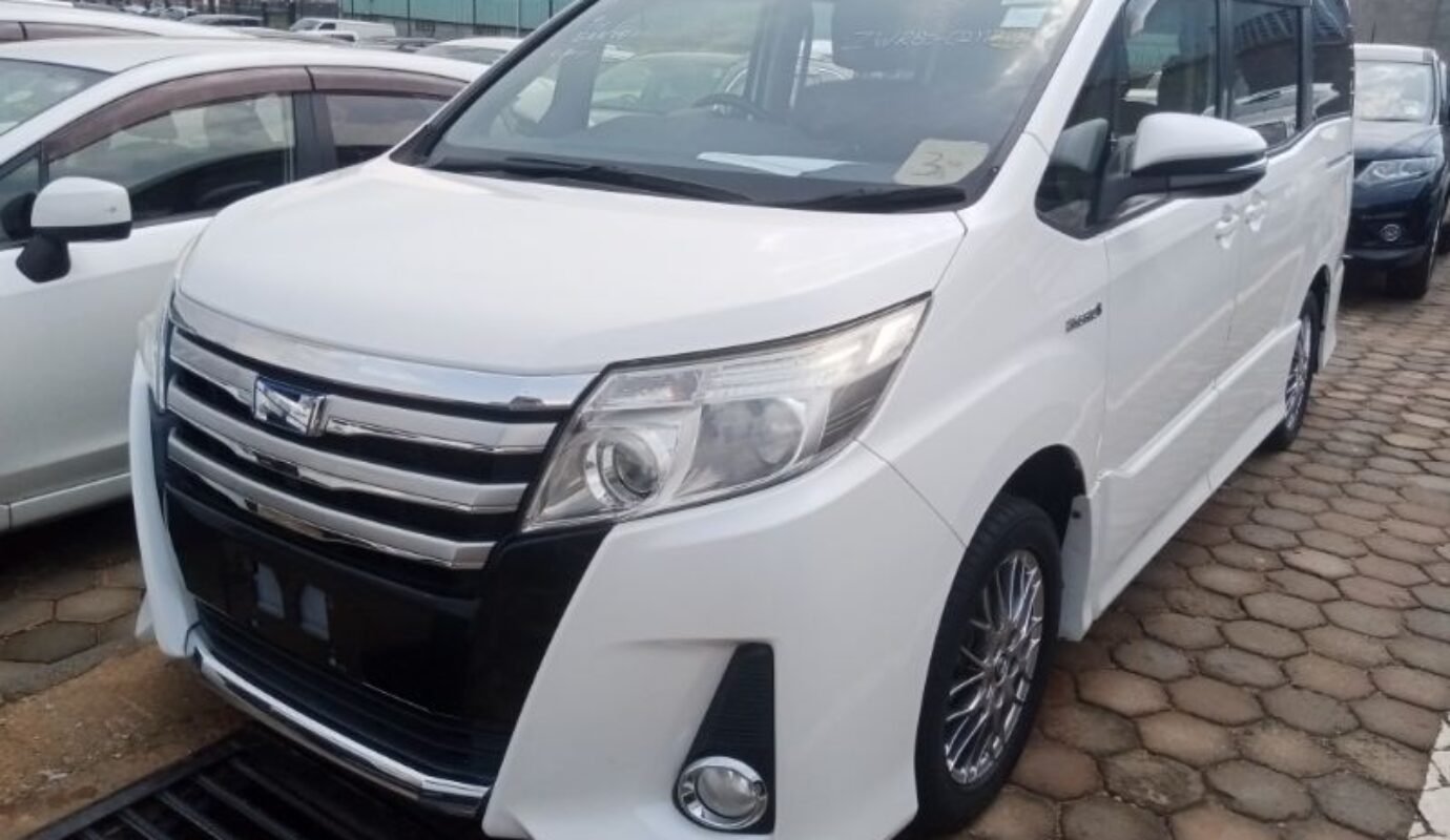 Toyota Noah Hybrid