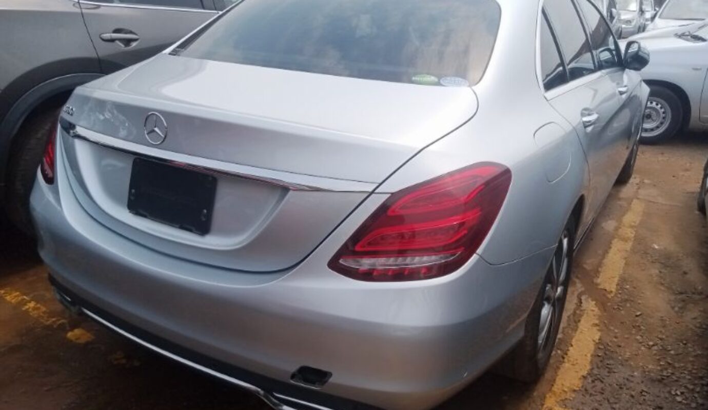 Mercedes Benz C180