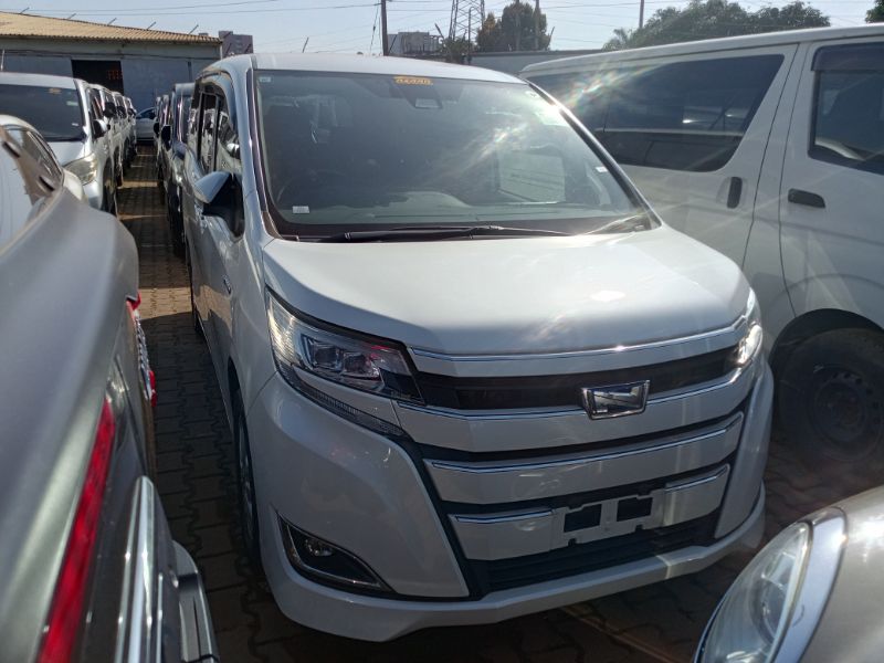 Toyota Noah Hybrid